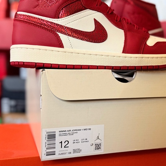 Jordan 1 Mid SE Red Cracked Leather (W) size 12W - Picture 8 of 8